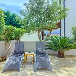 דירה House Viric *