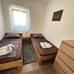 House Viric Lejlighed Vir